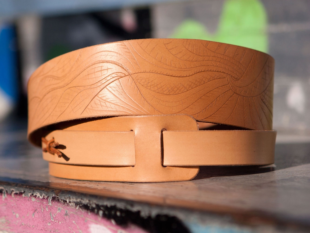 Gitaarband Revolution, Unieke handgemaakte leren Gitaarband, functioneel en mooi - iDOON, Paulus, leer en canvas