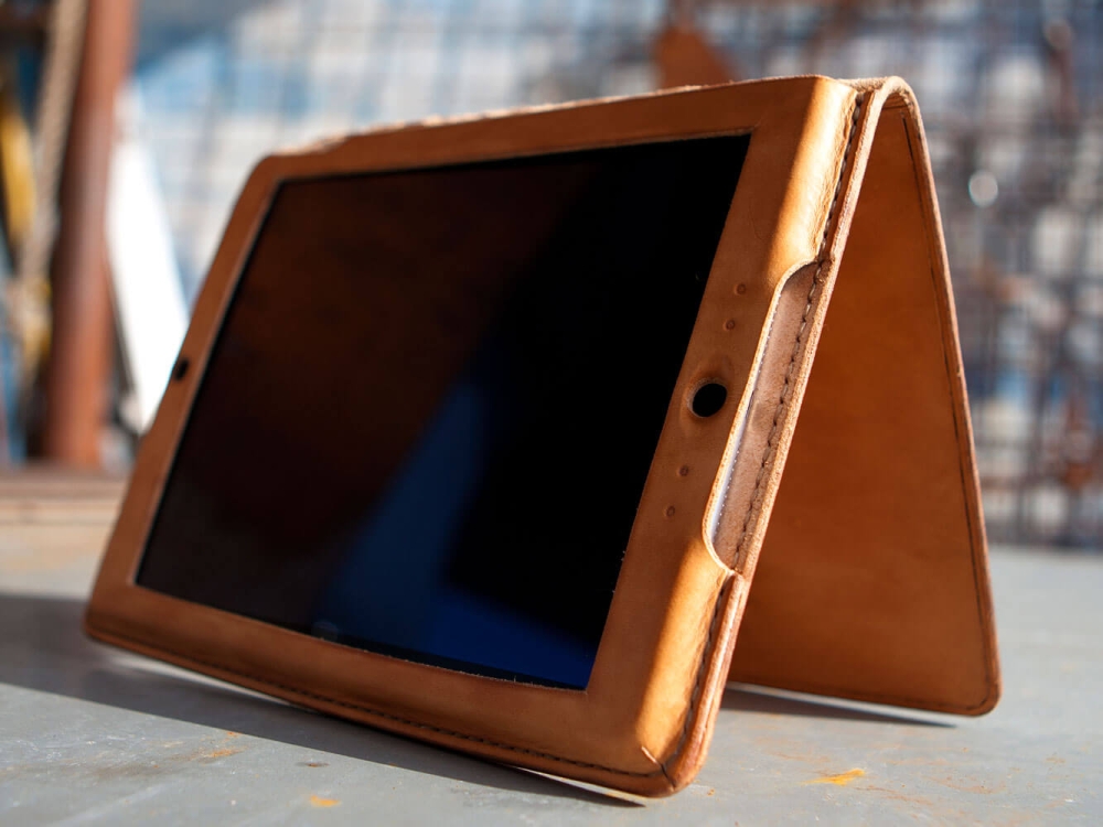 iPad Air 2 Hoes, Unieke handgemaakte leren hoes, functioneel en mooi - iDOON, Paulus, leer en canvas