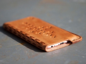 iPhone Hoes Linea, Unieke handgemaakte leren telefoonhoes, functioneel en mooi - iDOON, Paulus, leer en canvas