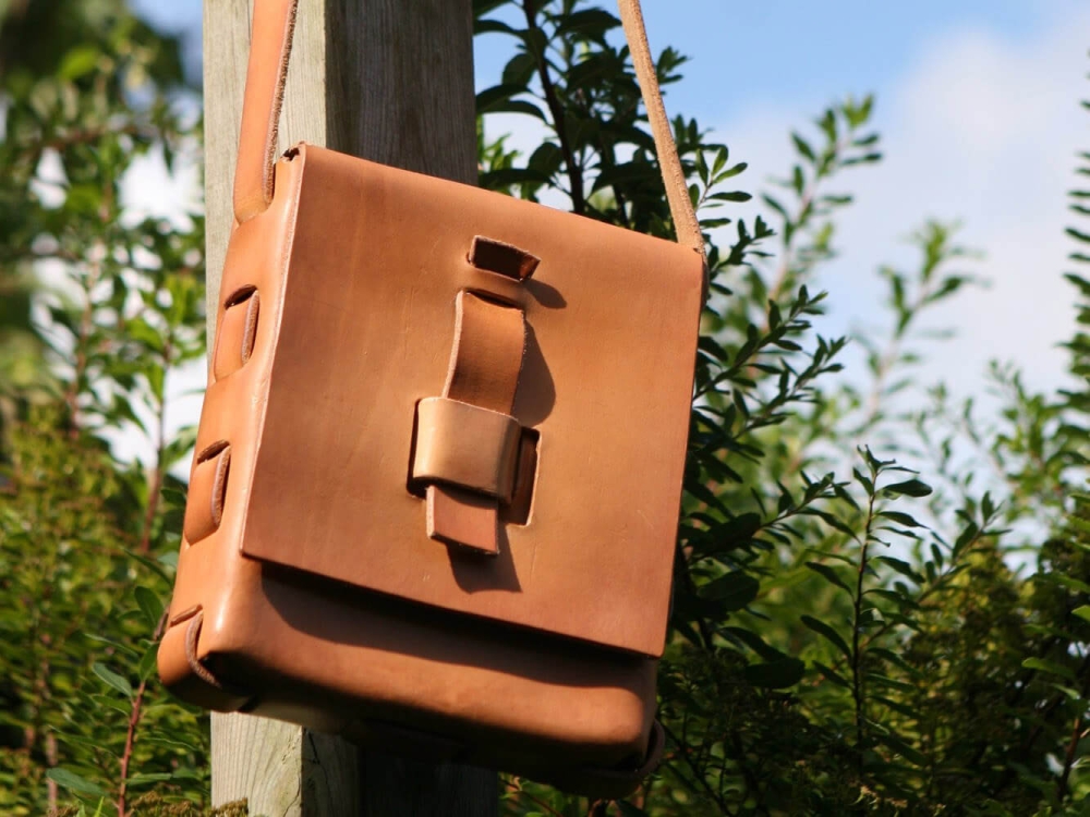 Schoudertas Keep, Unieke handgemaakte leren tas, functioneel en mooi - iDOON, Paulus, leer en canvas