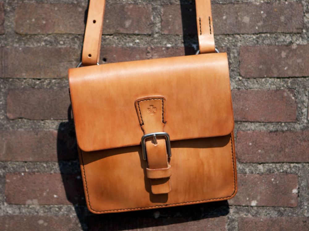 Satchel, Unieke handgemaakte schoudertas, iDOON, Paulus, leer en canvas, leerbewerker