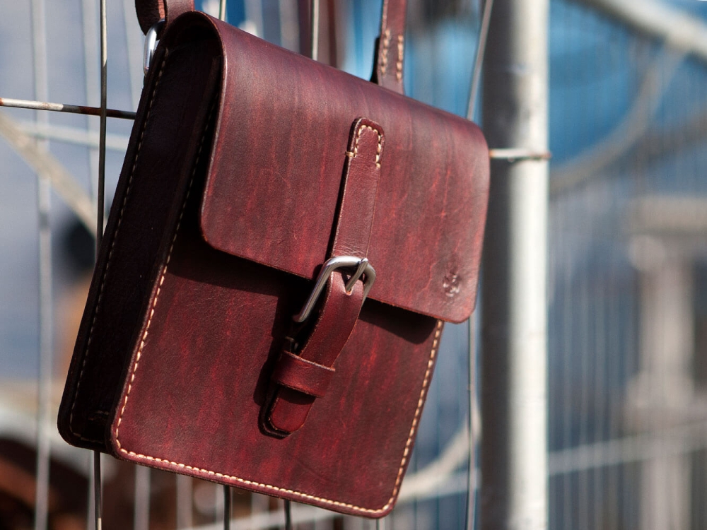 Satchel Mahonie, Unieke handgemaakte leren tas, functioneel en mooi - iDOON, Paulus, leer en canvas