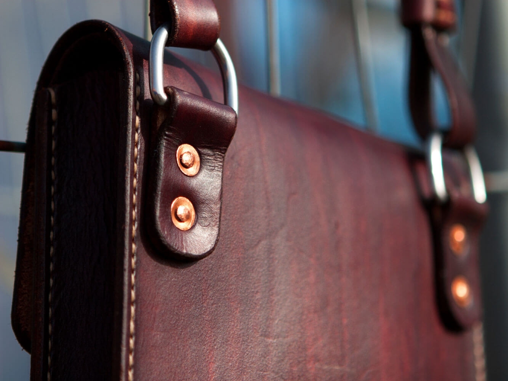 Satchel Mahonie, Unieke handgemaakte leren tas, functioneel en mooi - iDOON, Paulus, leer en canvas