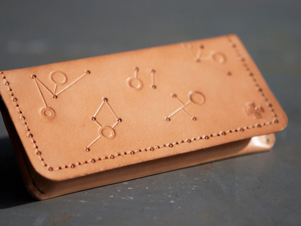 Telefoon Etui, Uniek handgemaakt leren etui, functioneel en mooi - iDOON, Paulus, leer en canvas
