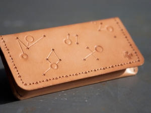 Telefoon Etui, Uniek handgemaakt leren etui, functioneel en mooi - iDOON, Paulus, leer en canvas